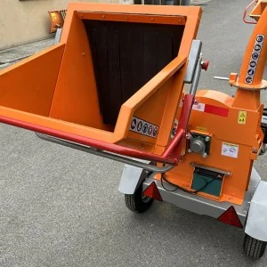 Branch shredder Deleks DK-900 13hp input hopper