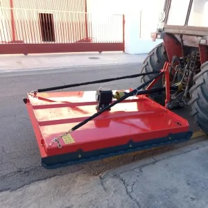 Débroussailleuse à chenilles montée sur tracteur VG Agro DES