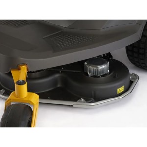 Stiga Gyro lawnmower cutting