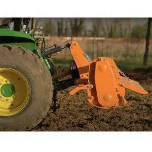 Rotovator déporté monté sur tracteur Deleks DFM-150