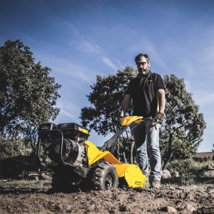 Gasoline tiller Garland Cultivator 741 RQG-V20 field