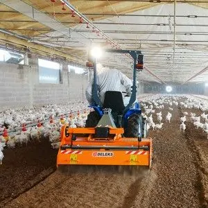 Rotovator para aves de capoeira para trator Deleks PAVO-100