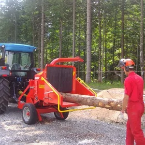 Caravaggi CIPPO 25T wood chipper at work