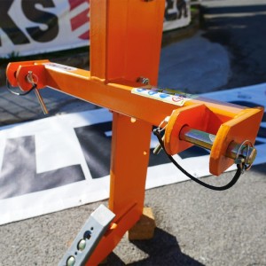 Tiefenlockerer für Traktor Deleks DR-30 12-45PS