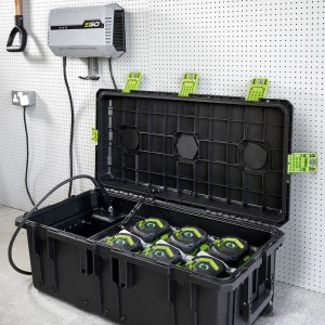 Mehrfachanschluss-Ladekoffer CHU6000-K0004 1600 W