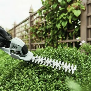 Mini battery powered hedge trimmer Ego Power CHT2001E 20 cm