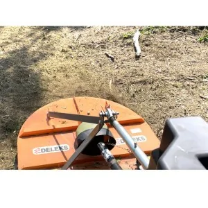 Débroussailleuse sur chenilles à prise de force Deleks BUGGY-100C 970 mm