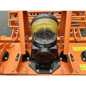 Herse rotative avec rouleau à tubes pour tracteurs DELEKS KR