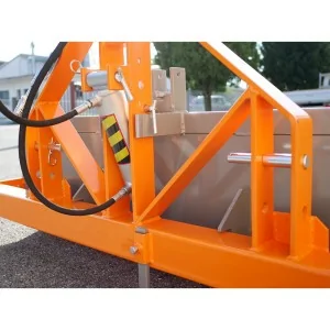 Hydraulic rear loader for DELEKS PRI-H tractor