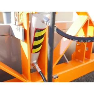 Hydraulic rear loader for DELEKS PRI-H tractor