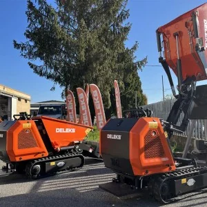 Deleks KUBOTA mini dumper avec caisse de levage et pelle M8000