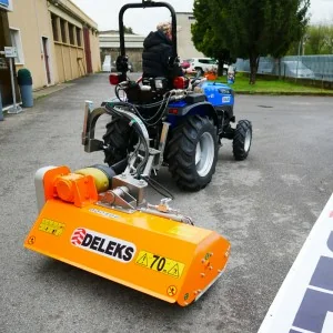 DELEKS VOLPE 100 160 kg Seitenhäcksler für Traktoranbau