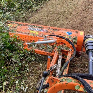 Broyeur latéral pour tracteur DELEKS ALCE 160 600 kg