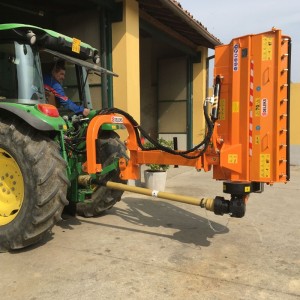 Broyeur latéral pour tracteur DELEKS ALCE 160 600 kg