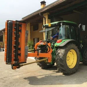 DELEKS ALCE 160 600 kg Traktorseitenhäcksler für Traktoren