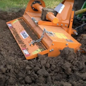 Rotovator DELEKS DFM 125 1250 mm monté sur le tracteur pour les tracteurs DELEKS