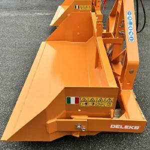 Hydraulic PTO rear shovel Deleks BUCKET-180H 700 Kg