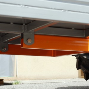 Godet pour tracteur Deleks T-1800 avec basculante