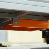 Tractor bucket Deleks T-1800 with tipping mechanism