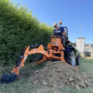 Deleks Retroescavadora com tomada de força DRS-1000 250kg