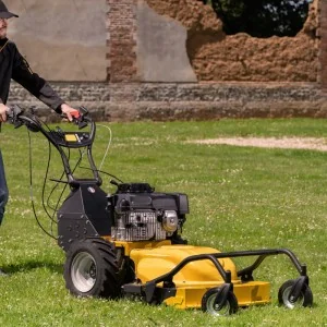 Centauro Freischneider auf Rädern GATOR Honda Motor