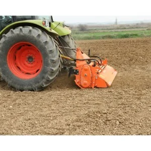 Rotovator für einen verschiebbaren Zeppelin-Traktor.