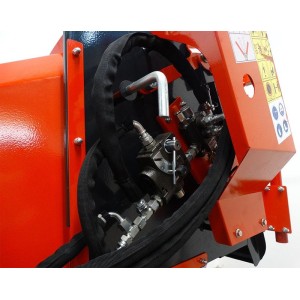 Triturador biológico montado em trator Giemme WC-R com rotor hidráulico