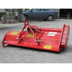 Broyeur AgriEuro Premium Line Fu 112 cm monté sur tracteur