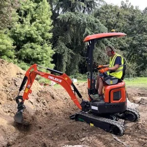 Deleks Mini excavatrice M120 Moteur Yanmar 19 HP