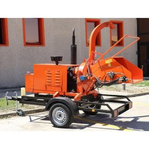 Cippatrice diesel con rimorchio EuroCentauro Coria 40 HP