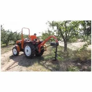 Bohrgerät für Traktor Centauro Tomares mit einem Bohrer von 30,5 cm