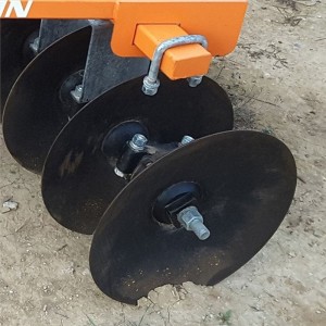 Erpici a dischi su trattore Zeppelin ESGRADA Disposizione a V sospesa