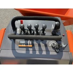 Mini Dumper motor Kubota Deleks M8000RK con descarga lateral