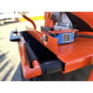 Piccolo biotrituratore a motore Loncin Deleks DK-300 con raccoglitore