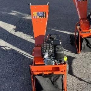 Small chipper with Loncin engine Deleks DK-300 with collector