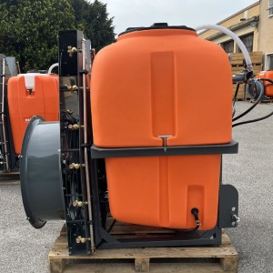 Spruzzatore sospeso per trattore Deleks URANO 600 Litri