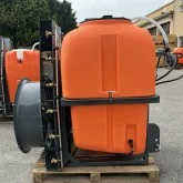 Angehängter Sprühgerät für Traktor Deleks URANO 600 Liter