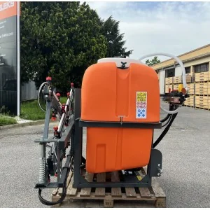 Pulverizador con barra para tractor Deleks GIOVE 600 Litros