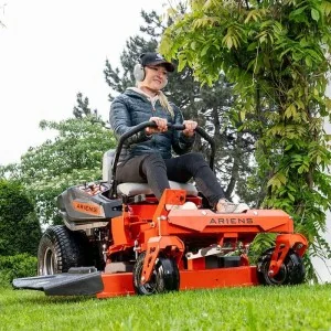 Cortador de relva zero-voltas Ariens Edge 42 SD 107 cm ejeção lateral