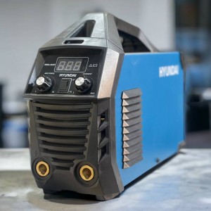 Soldadora inversora Hyundai MMA-200P 10 - 200 A com kit MMA