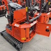 Mini escavadora Deleks M80 Motor Briggs&Stratton de 13,5 CV