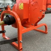 Broyeur de bois monté sur tracteur Deleks DK-1200SE