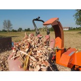 Broyeur de bois monté sur tracteur Deleks DK-1200SE