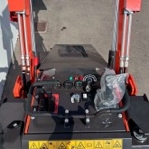 Mini skid steer chenilles Zeppelin Rhinoceros KS925 16 HP