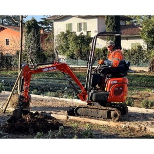 Mini escavadora Deleks M100SE Motor Kubota D722 de 13,7 CV