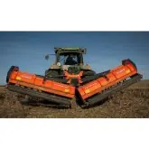 Broyeur pliant monté sur tracteur Zeppelin HT Eventail 460cm