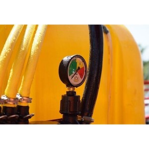 Tractor sprayers with hydraulic booms Zeppelin