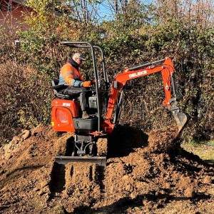 Mini-escavadora Deleks M100 Motor Kubota D722 10,2 Kw
