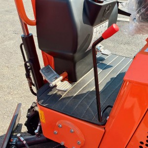 Mini pelleteuse Deleks M60 moteur à essence 9 HP