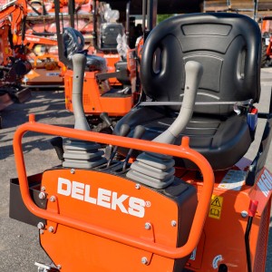 Mini pelleteuse Deleks M60 moteur à essence 9 HP